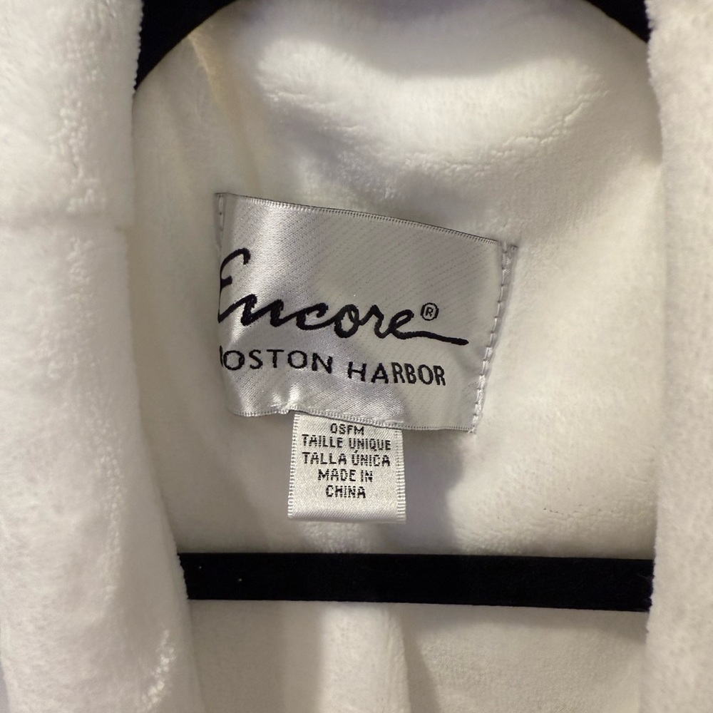 Encore Boston Harbor White Robe - Picture 2 of 4